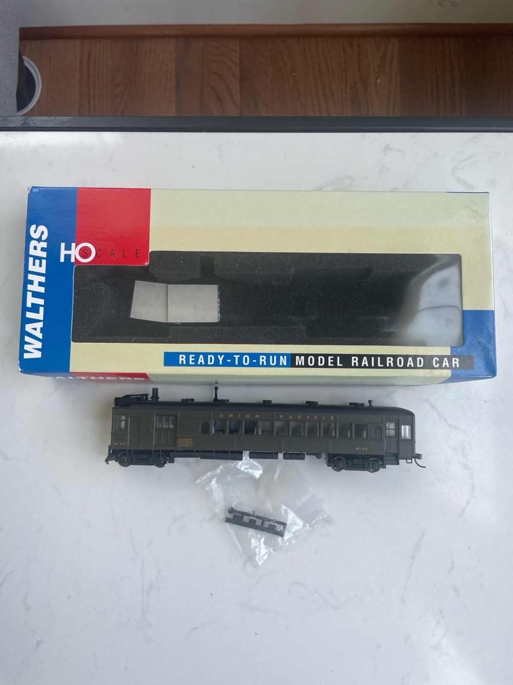 Walthers EMC Gas Electric Union Pacific # M-44 932-6284